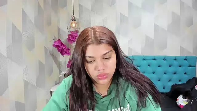 Snapshot of LindaBreeS chatting on September 22, 2025, 1:13 pm LindaBreeS online show from September 22, 2025, 1:13 pm