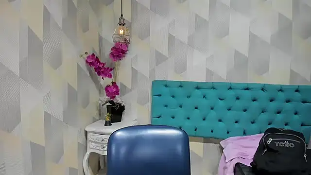 Snapshot of LindaBreeS chatting on October 1, 2025, 3:18 pm LindaBreeS online show from October 1, 2025, 3:18 pm