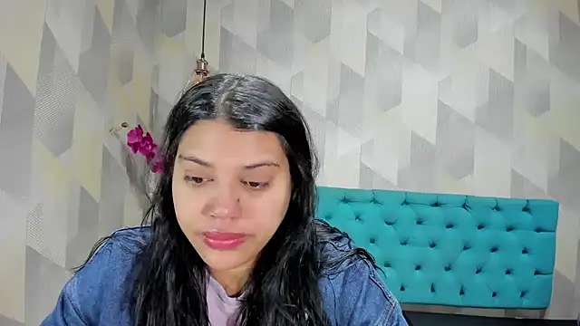 Snapshot of LindaBreeS chatting on October 5, 2025, 1:09 pm LindaBreeS online show from October 5, 2025, 1:09 pm