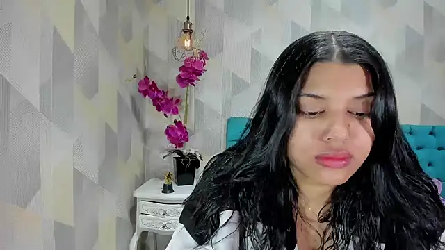 Snapshot of LindaBreeS chatting on October 7, 2025, 12:57 pm LindaBreeS online show from October 7, 2025, 12:57 pm