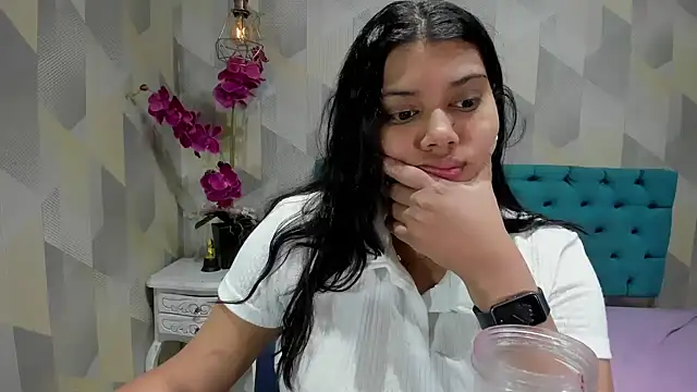 Snapshot of LindaBreeS chatting on October 15, 2025, 2:39 pm LindaBreeS online show from October 15, 2025, 2:39 pm