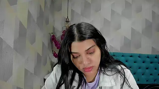 Snapshot of LindaBreeS chatting on November 9, 2025, 12:36 pm LindaBreeS online show from November 9, 2025, 12:36 pm