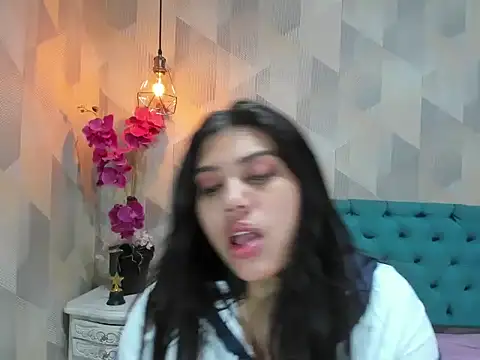 Snapshot of LindaBreeS chatting on November 15, 2025, 10:12 am LindaBreeS online show from November 15, 2025, 10:12 am