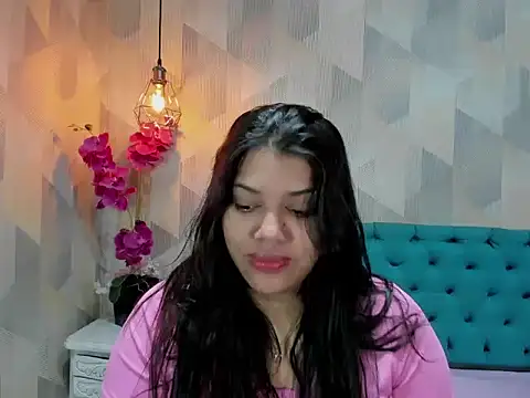 Snapshot of LindaBreeS chatting on November 23, 2025, 12:27 pm LindaBreeS online show from November 23, 2025, 12:27 pm