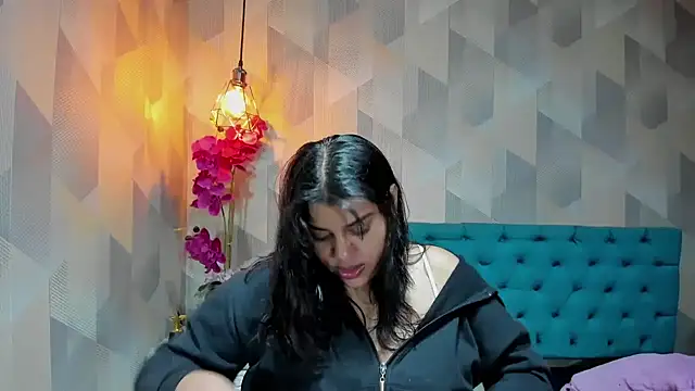 Snapshot of LindaBreeS chatting on February 1, 2026, 3:54 pm LindaBreeS online show from February 1, 2026, 3:54 pm