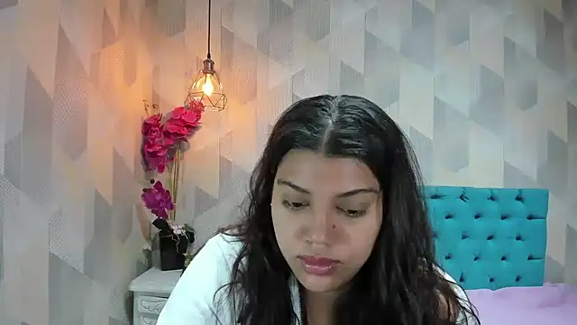 Snapshot of LindaBreeS chatting on May 20, 2026, 2:34 pm LindaBreeS online show from May 20, 2026, 2:34 pm