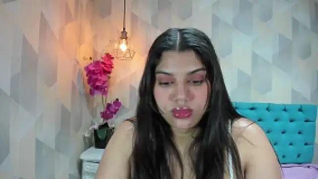 Snapshot of LindaBreeS chatting on May 31, 2026, 3:47 am LindaBreeS online show from May 31, 2026, 3:47 am