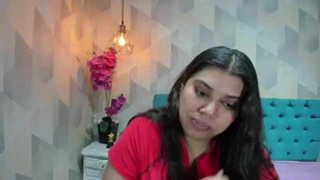 Snapshot of LindaBreeS chatting on June 12, 2026, 2:27 pm LindaBreeS online show from June 12, 2026, 2:27 pm