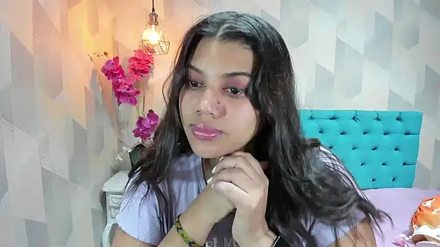 Snapshot of LindaBreeS chatting on June 18, 2026, 2:10 pm LindaBreeS online show from June 18, 2026, 2:10 pm