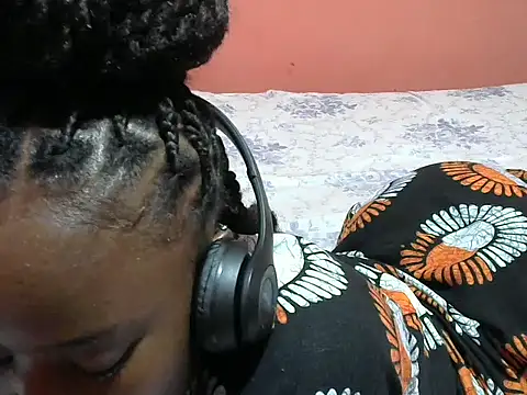 Snapshot of Qurate01 chatting on October 4, 2025, 5:33 pm Qurate01 online show from October 4, 2025, 5:33 pm