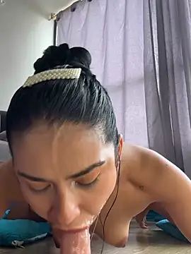 Snapshot of Nikothyna chatting on April 15, 2026, 7:58 pm Nikothyna online show from April 15, 2026, 7:58 pm