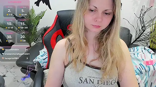 SmilingEmily  online show from December 2, 2024, 3:58 am