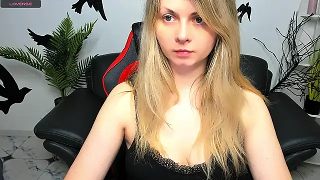 SmilingEmily  online show from December 6, 2024, 7:54 am