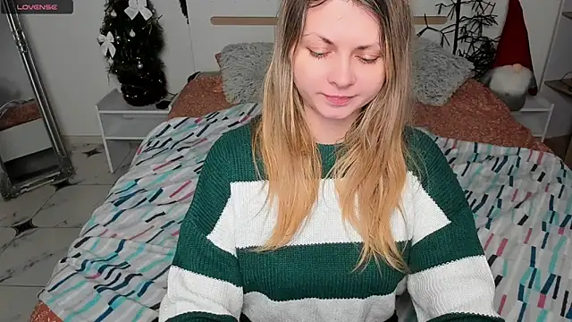 SmilingEmily  online show from December 10, 2024, 7:26 am
