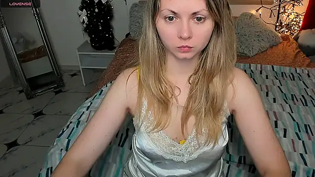 SmilingEmily  online show from December 11, 2024, 7:42 am