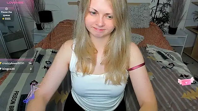 SmilingEmily  online show from January 31, 2025, 11:13 pm