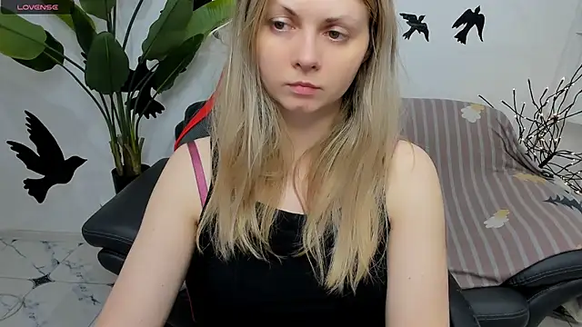 SmilingEmily  online show from February 7, 2025, 6:35 am