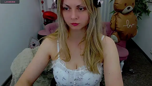 SmilingEmily  online show from February 14, 2025, 7:38 am