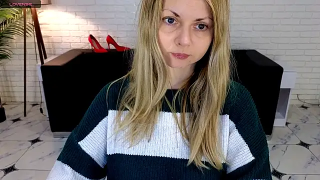 SmilingEmily  online show from March 4, 2025, 7:30 am