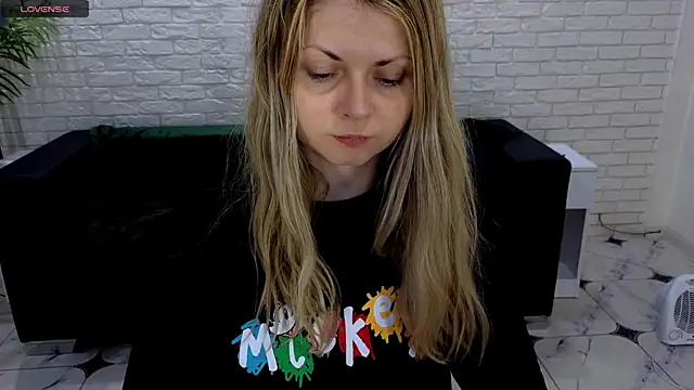 SmilingEmily  online show from March 15, 2025, 6:58 am