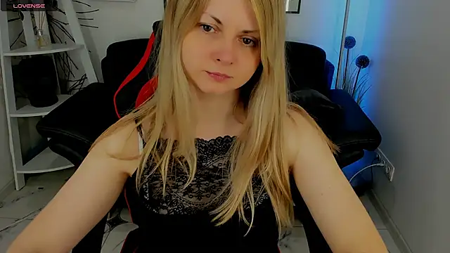 SmilingEmily  online show from March 20, 2025, 7:25 am