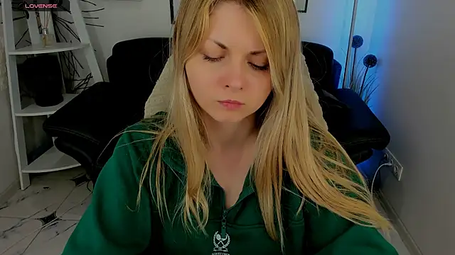 SmilingEmily  online show from March 20, 2025, 10:54 am