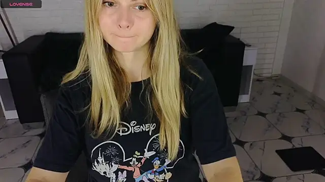 SmilingEmily  online show from September 10, 2025, 6:24 am