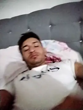 Snapshot of Yesiell chatting on November 3, 2025, 10:10 pm Yesiell online show from November 3, 2025, 10:10 pm