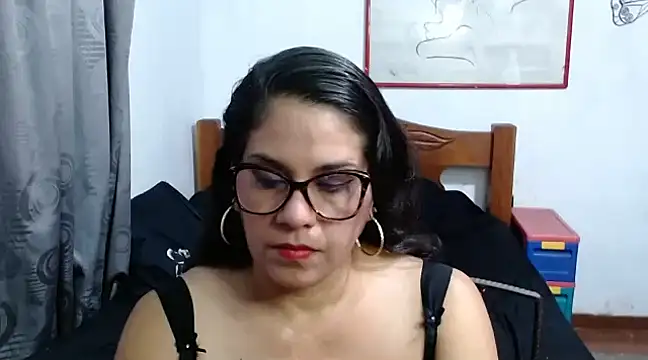 Snapshot of Mistresskloe01 chatting on February 1, 2025, 12:26 pm Mistresskloe01 online show from February 1, 2025, 12:26 pm