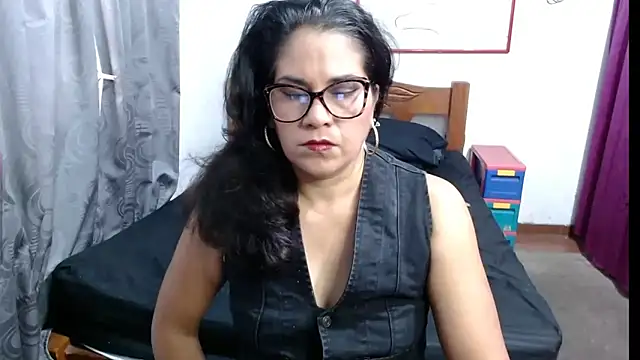 Snapshot of Mistresskloe01 chatting on February 17, 2025, 12:38 pm Mistresskloe01 online show from February 17, 2025, 12:38 pm