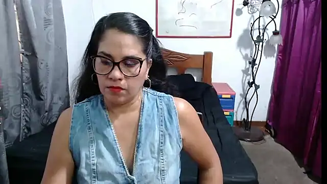 Snapshot of Mistresskloe01 chatting on March 4, 2025, 12:44 pm Mistresskloe01 online show from March 4, 2025, 12:44 pm