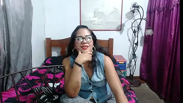 Snapshot of Mistresskloe01 chatting on March 14, 2025, 1:02 pm Mistresskloe01 online show from March 14, 2025, 1:02 pm