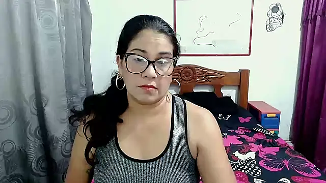 Mistresskloe01 online show from October 27, 2025, 12:42 pm