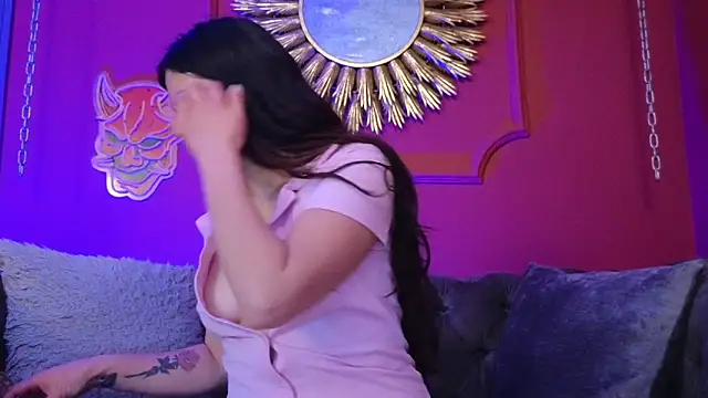 Julieta Russell online show from February 9, 2026, 11:58 am