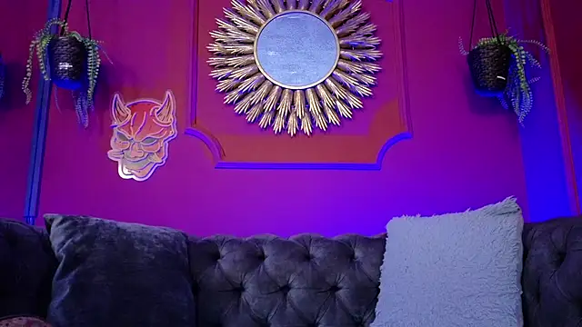 Snapshot of Julieta_Russell chatting on May 8, 2026, 11:37 am Julieta Russell online show from May 8, 2026, 11:37 am