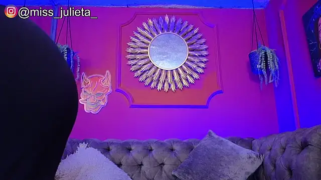 Snapshot of Julieta_Russell chatting on May 18, 2026, 11:38 am Julieta Russell online show from May 18, 2026, 11:38 am
