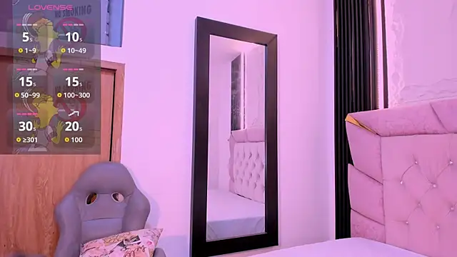 laurem-paulette online show from October 4, 2025, 6:50 pm