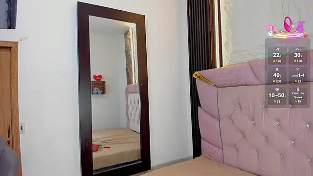 laurem-paulette online show from November 28, 2025, 7:49 pm