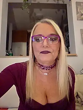 kikkastar online show from November 10, 2025, 8:19 pm