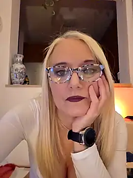 kikkastar online show from December 4, 2025, 8:50 pm