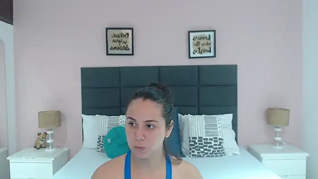 MadisonJenner online show from December 13, 2024, 12:28 pm
