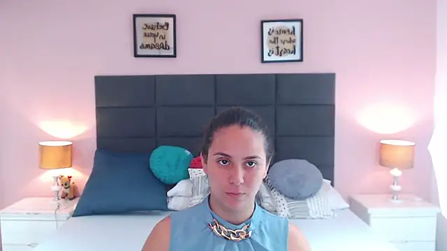 MadisonJenner online show from December 20, 2024, 12:27 pm