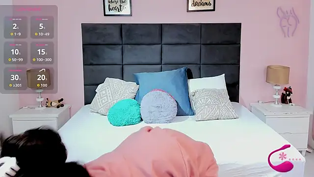 Snapshot of MadisonJenner chatting on October 9, 2025, 10:35 am MadisonJenner online show from October 9, 2025, 10:35 am