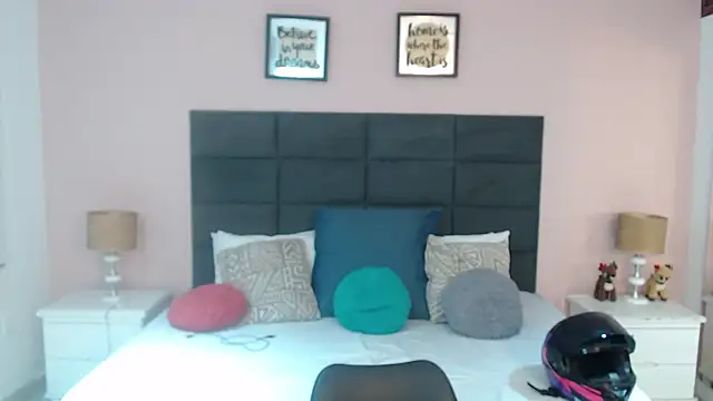 Snapshot of MadisonJenner chatting on November 13, 2025, 11:31 am MadisonJenner online show from November 13, 2025, 11:31 am