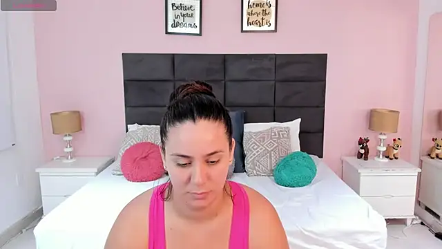 Snapshot of MadisonJenner chatting on November 14, 2025, 11:20 am MadisonJenner online show from November 14, 2025, 11:20 am