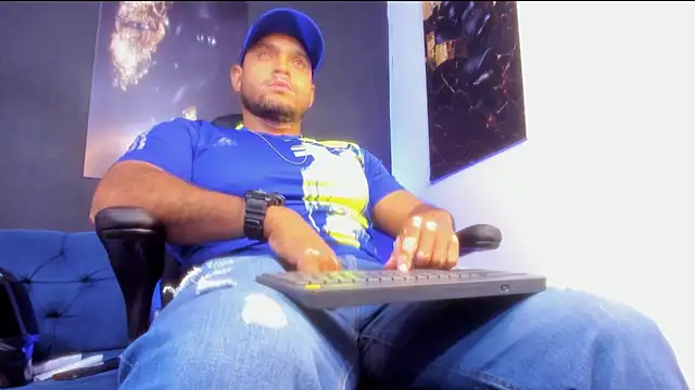 Big furry bear13 online show from November 27, 2025, 5:20 am