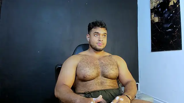 Big furry bear13 online show from May 5, 2026, 7:11 pm