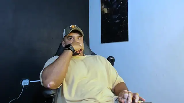 Big furry bear13 online show from May 9, 2026, 9:58 am
