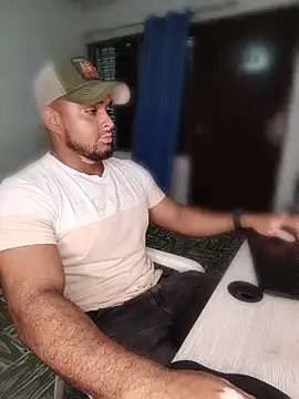 Big furry bear13 online show from May 14, 2026, 9:05 am