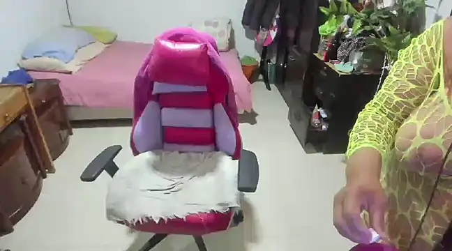 Mrs mommy  online show from January 18, 2025, 11:44 pm